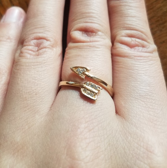 NWOT Gold Arrow Rhinestone Ring - Picture 7 of 8